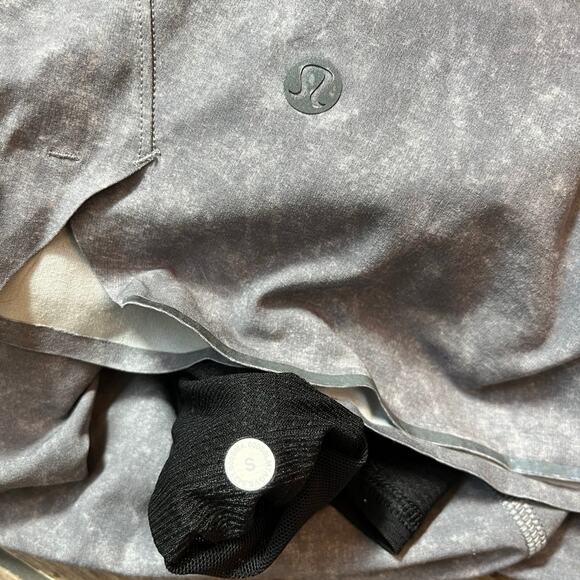 Lululemon Gray T.H.E. Shorts Men’s Size‎ Small - Picture 4 of 7